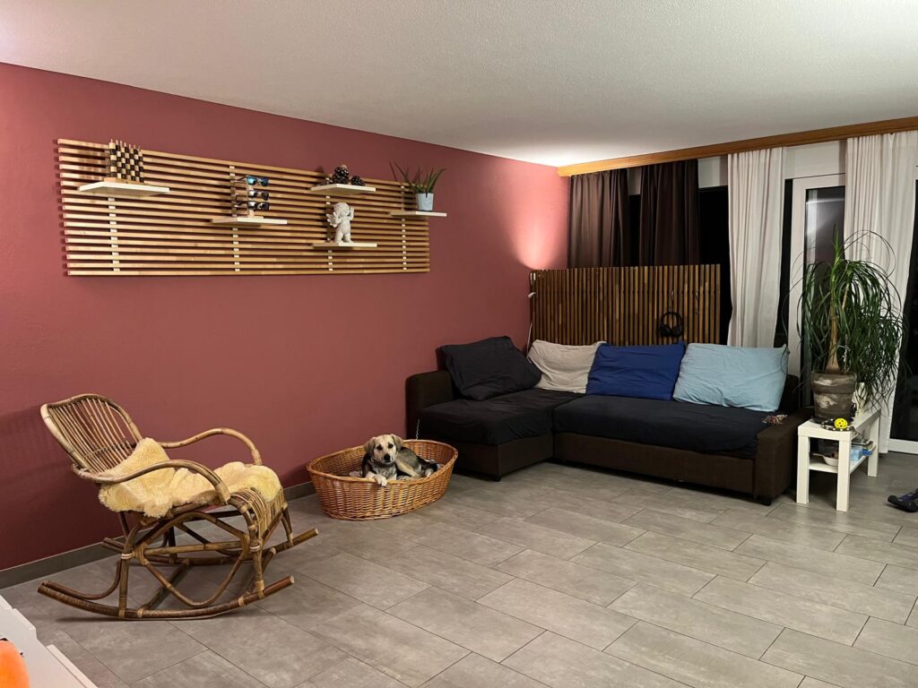 Mit Ordnung ist das Wohnzimmer einladend 